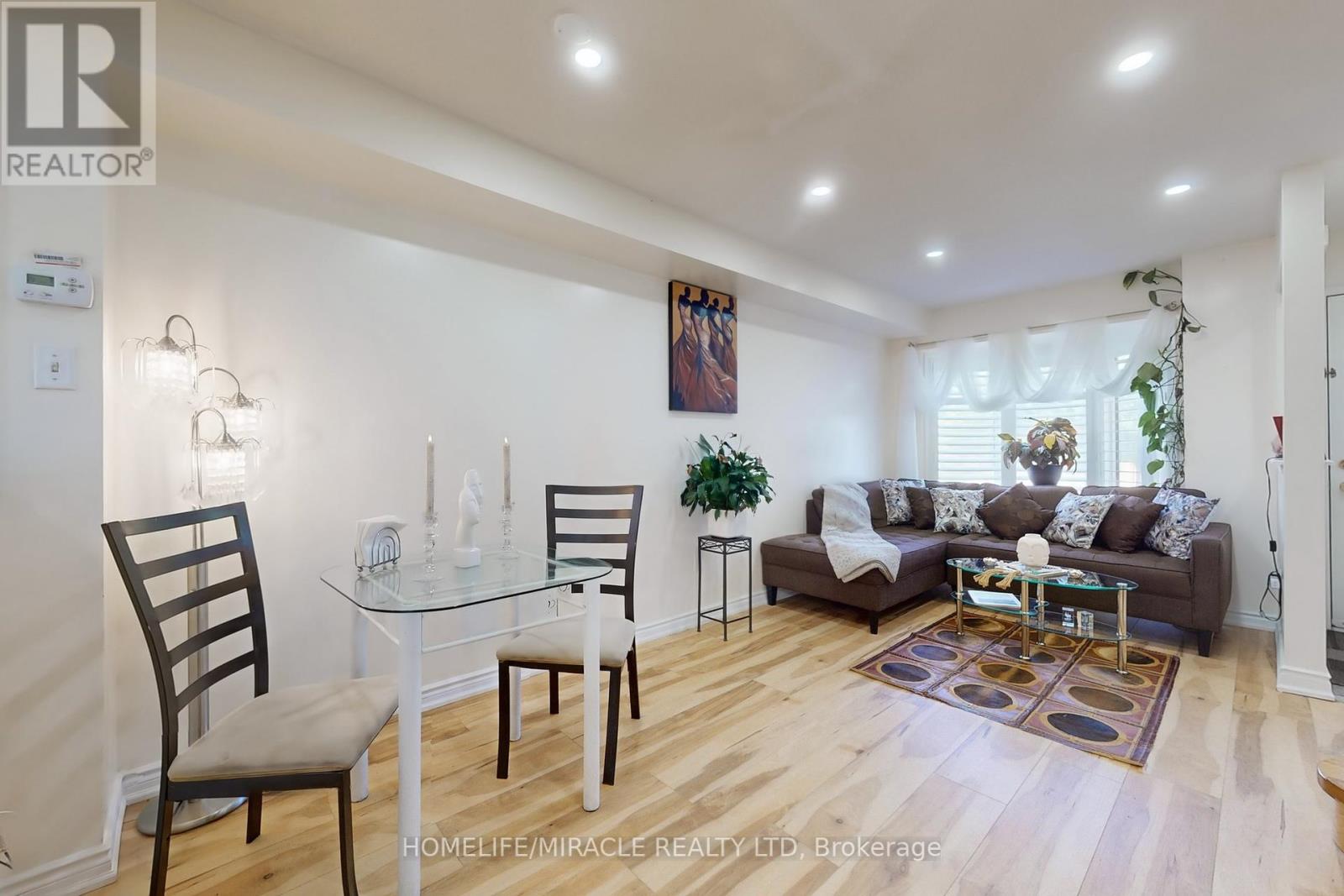 Photo 5 of 8 57 Hedge End Road, Toronto ON