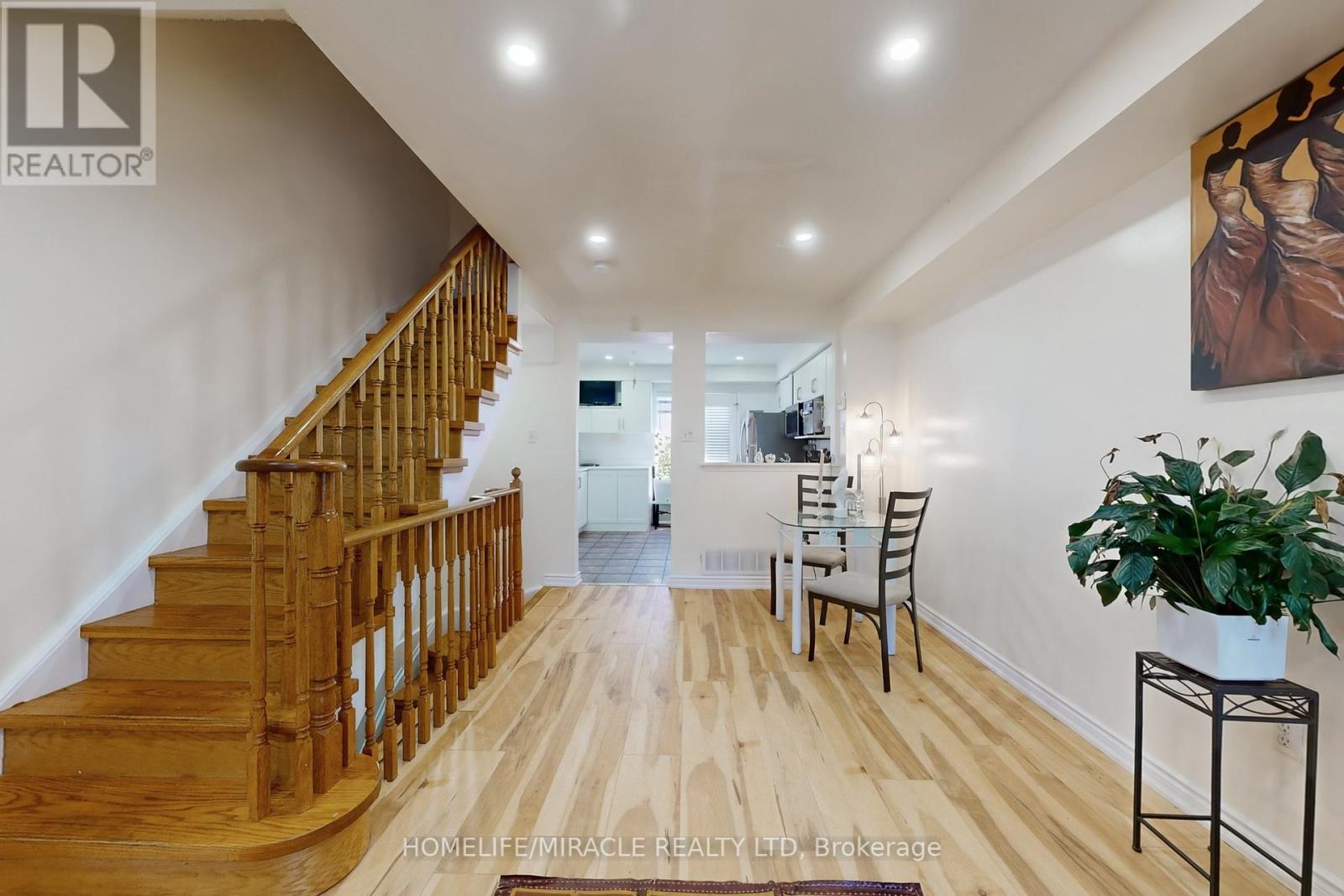 Photo 8 of 8 57 Hedge End Road, Toronto ON