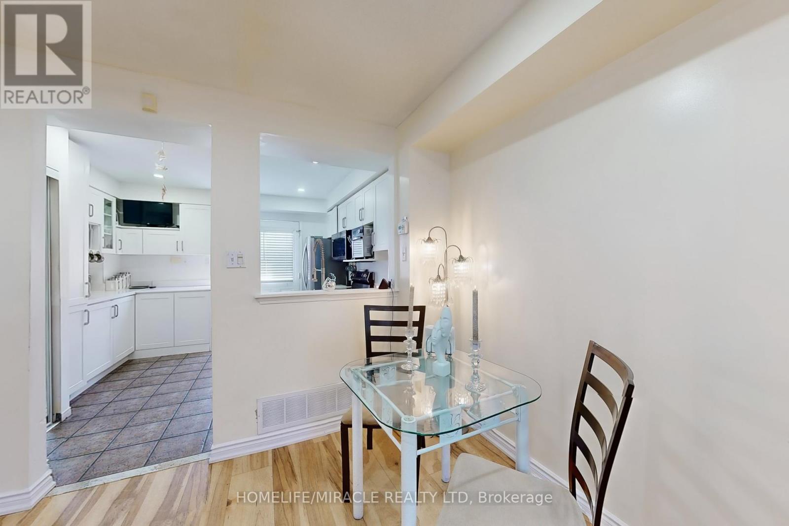Photo 9 of 8 57 Hedge End Road, Toronto ON