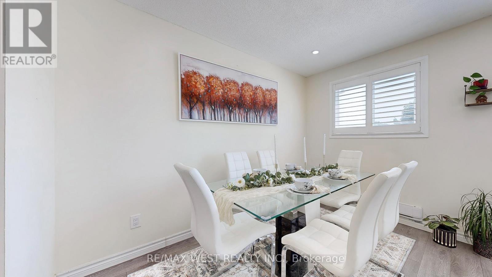 Photo 11 of 325 Killarney Court, Oshawa ON