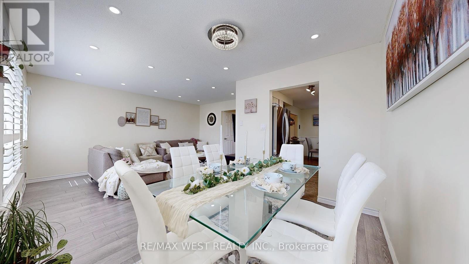 Photo 12 of 325 Killarney Court, Oshawa ON