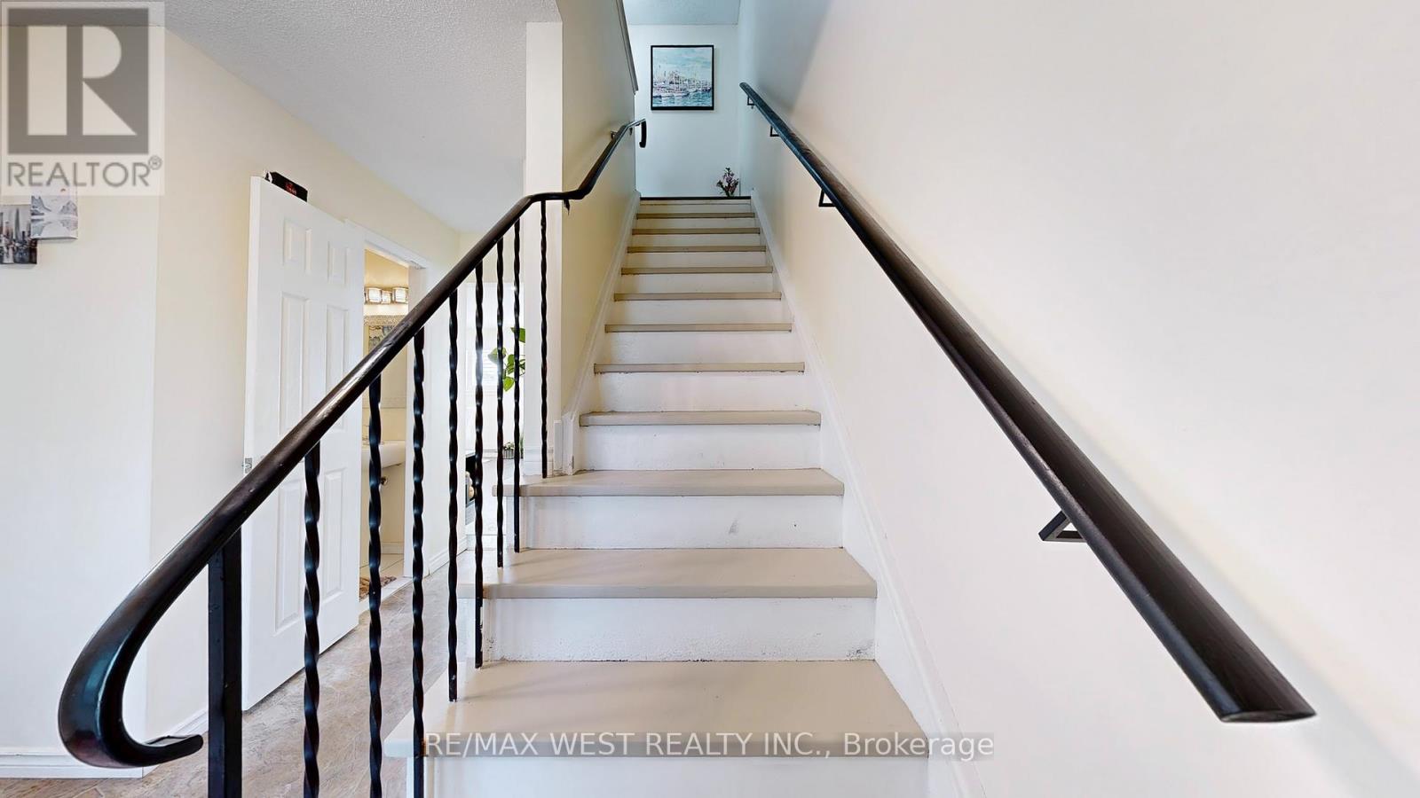 Photo 21 of 325 Killarney Court, Oshawa ON