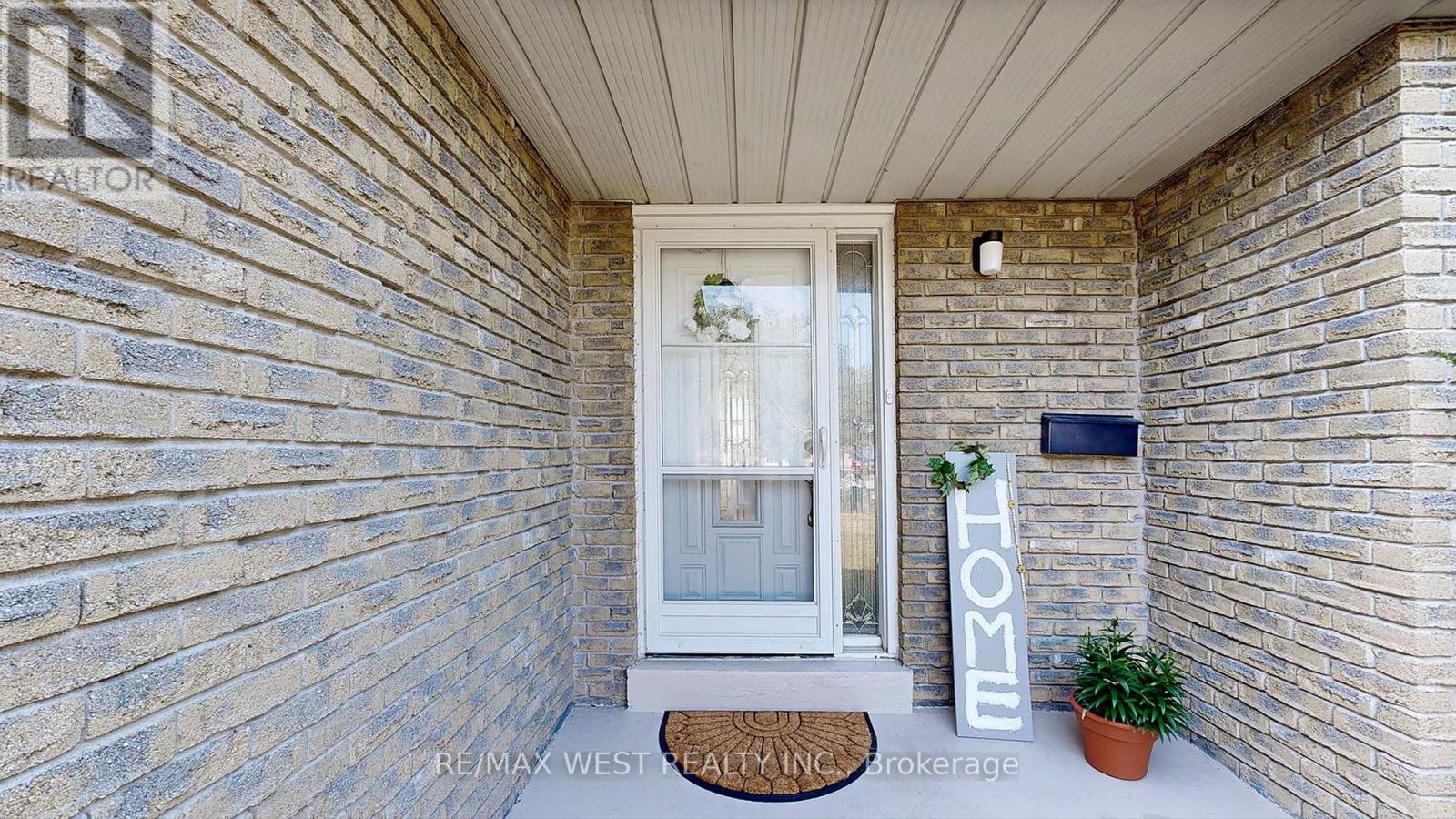 Photo 5 of 325 Killarney Court, Oshawa ON