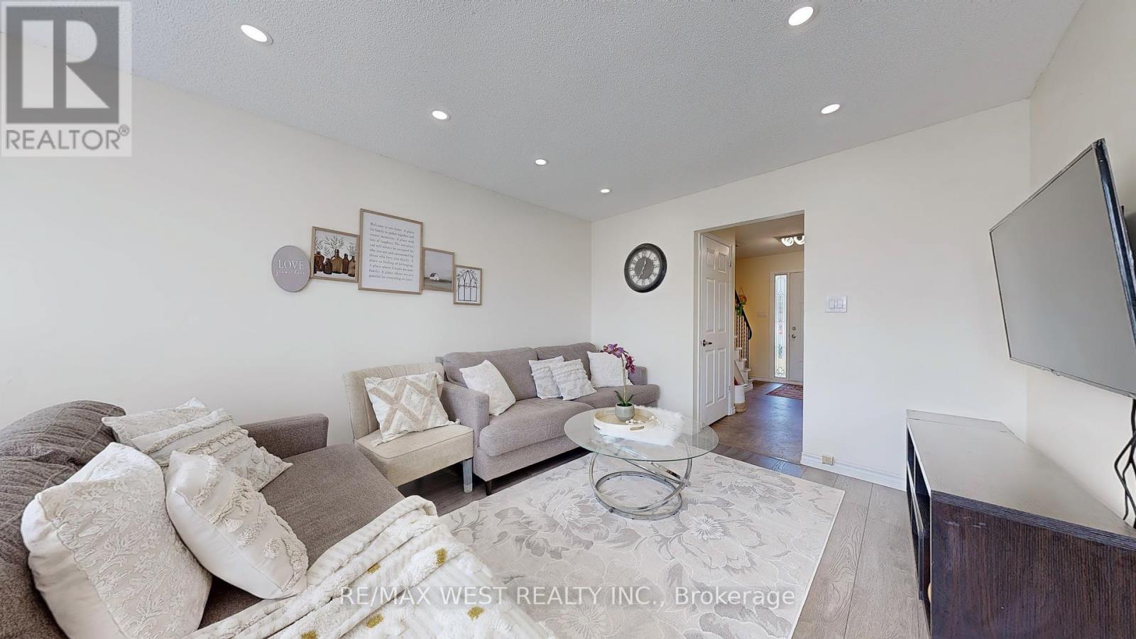 Photo 9 of 325 Killarney Court, Oshawa ON