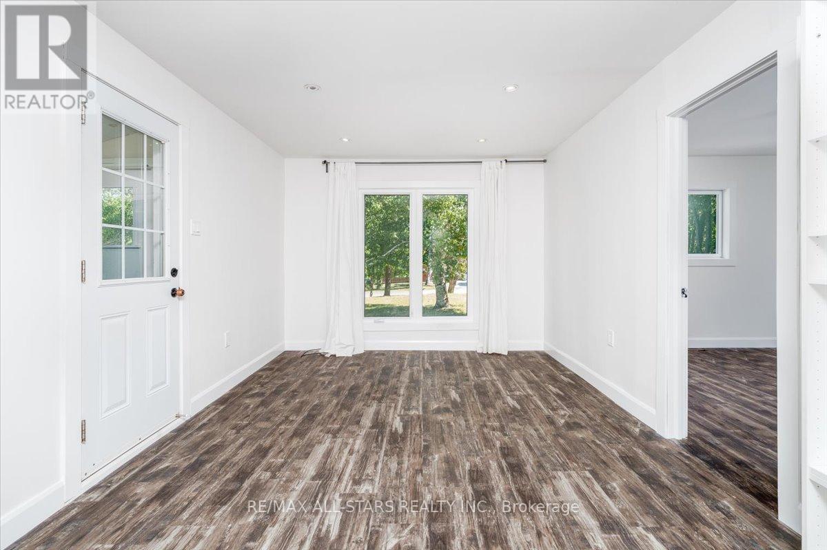 Photo 6 of 489 Bay Street, Brock ON