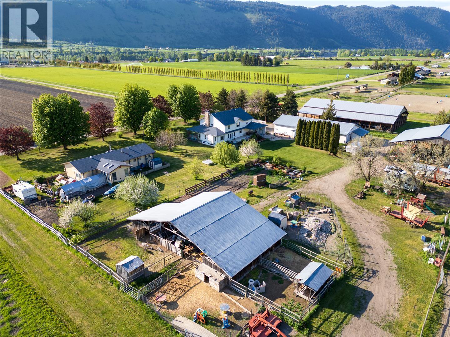 Photo 15 of 5976 Vla Road, Chase BC