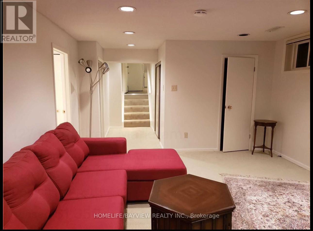 Photo 3 of 127 Holm Crescent, Markham ON