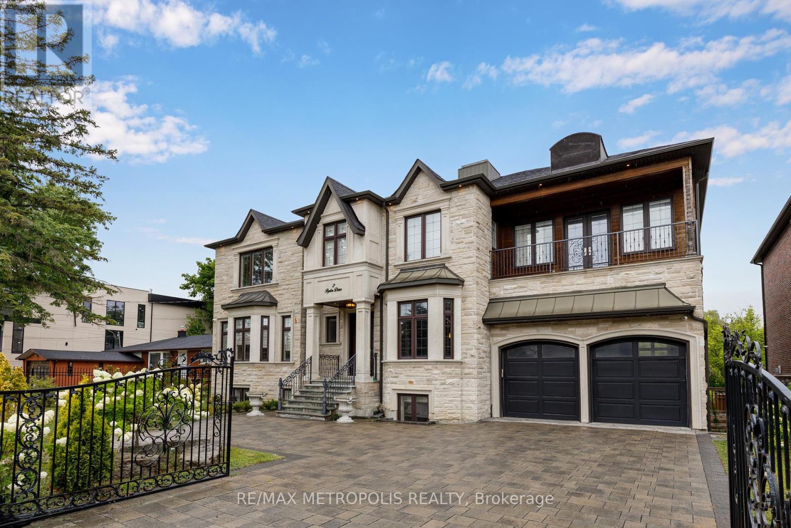 Photo 14 of 2 Poplar Drive, Richmond Hill ON