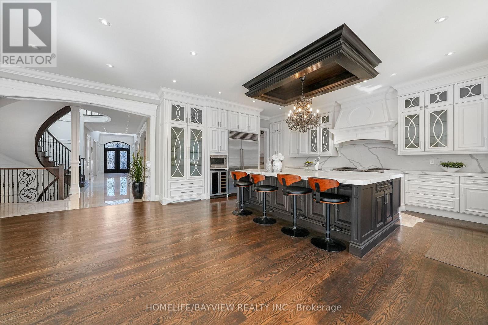 Photo 16 of 111 Hillview Road, Aurora ON