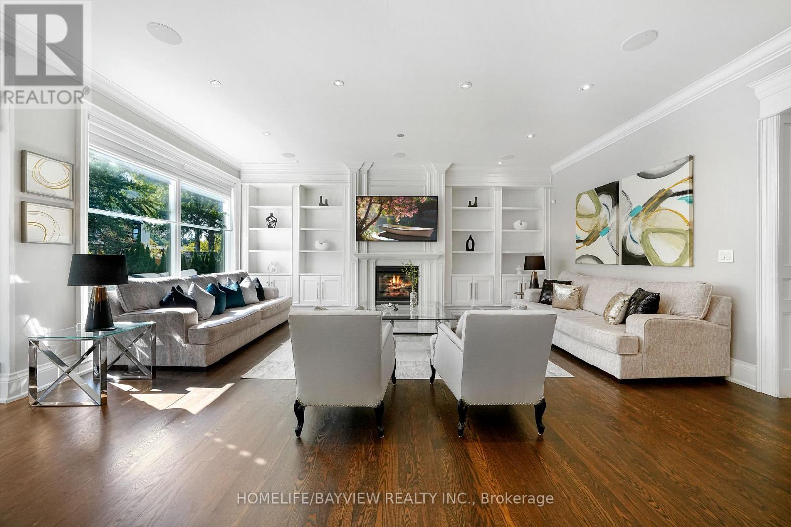 Photo 19 of 111 Hillview Road, Aurora ON