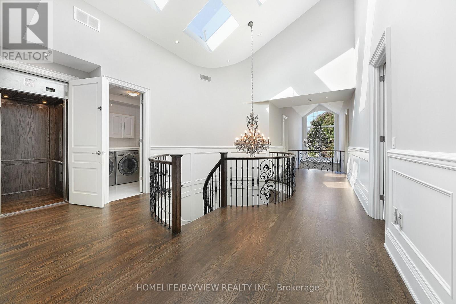 Photo 23 of 111 Hillview Road, Aurora ON