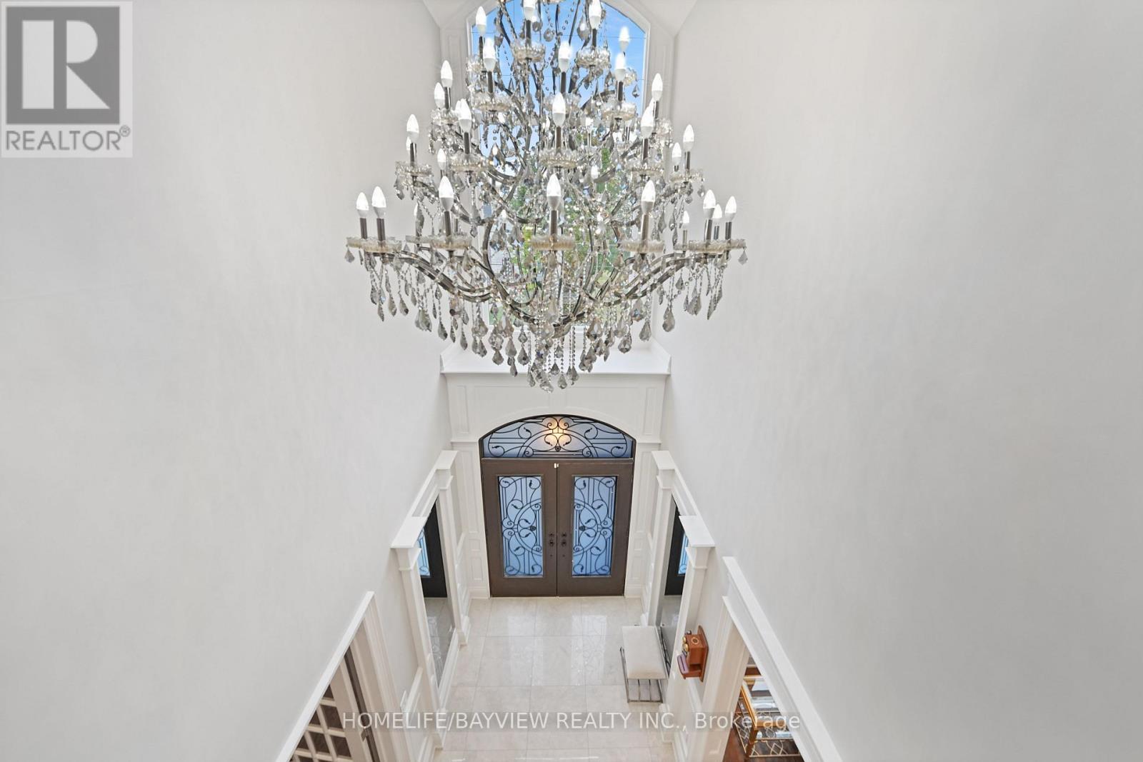 Photo 24 of 111 Hillview Road, Aurora ON