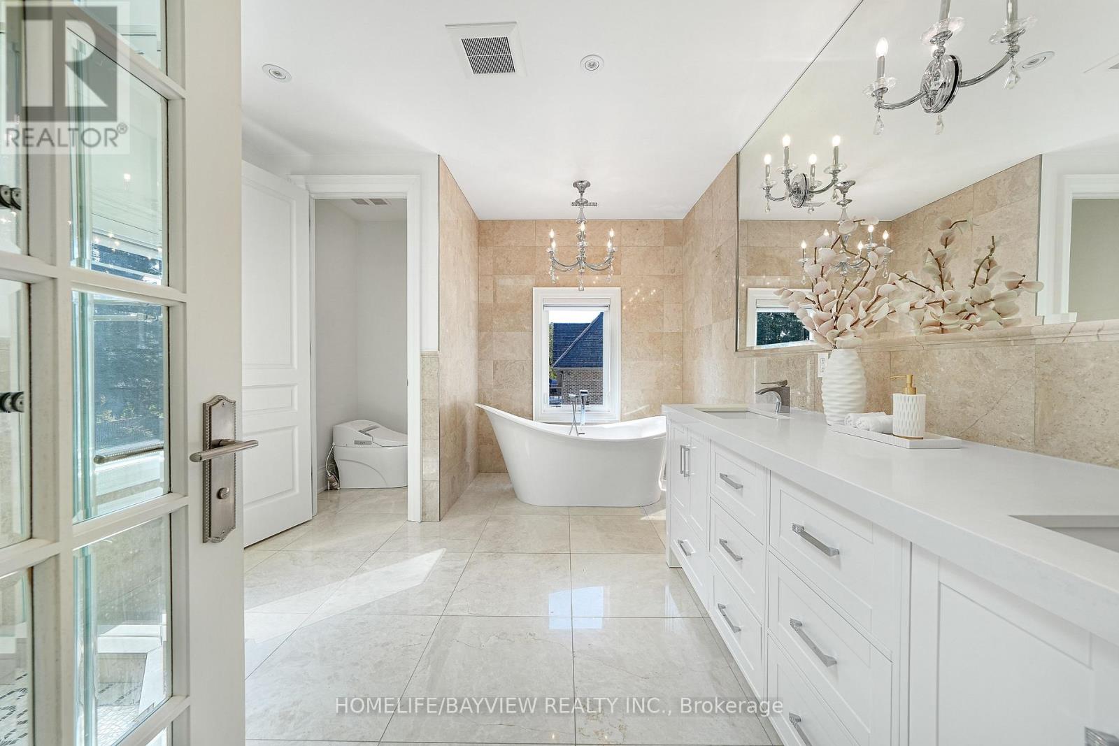 Photo 29 of 111 Hillview Road, Aurora ON