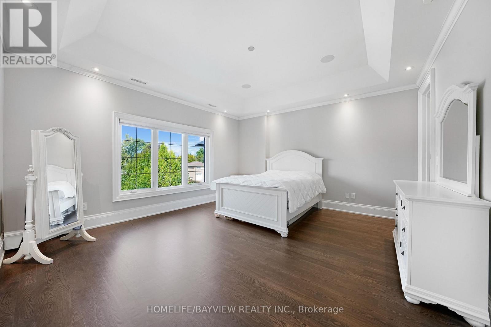Photo 31 of 111 Hillview Road, Aurora ON