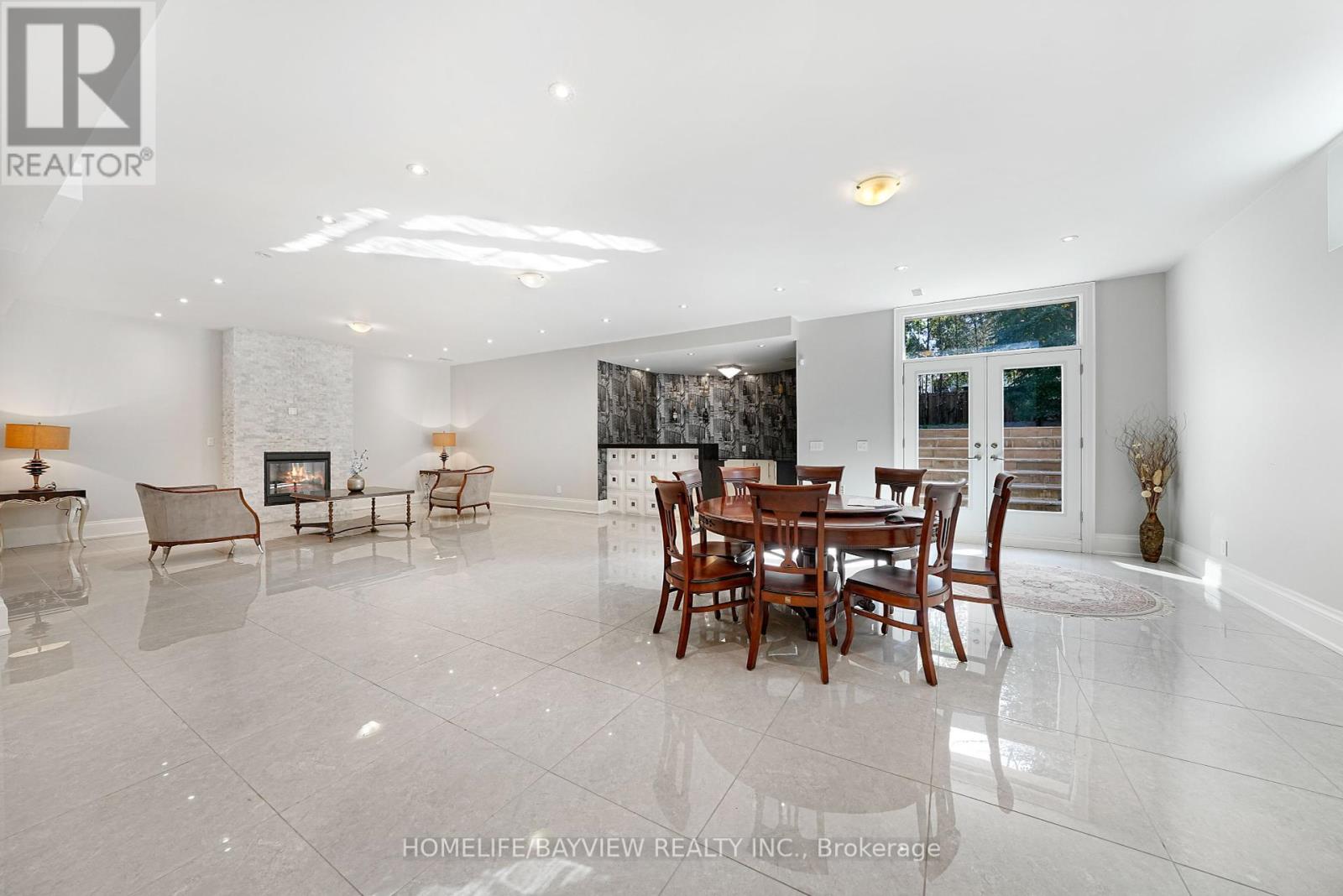 Photo 34 of 111 Hillview Road, Aurora ON