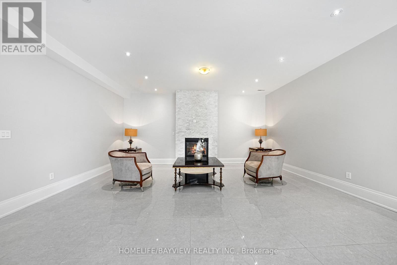 Photo 35 of 111 Hillview Road, Aurora ON