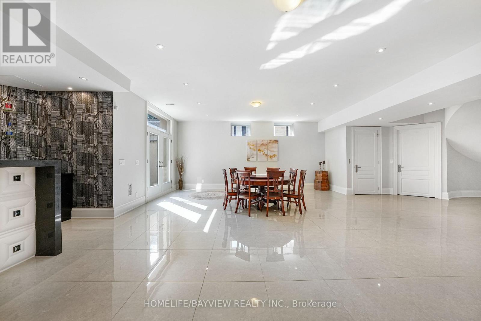 Photo 36 of 111 Hillview Road, Aurora ON