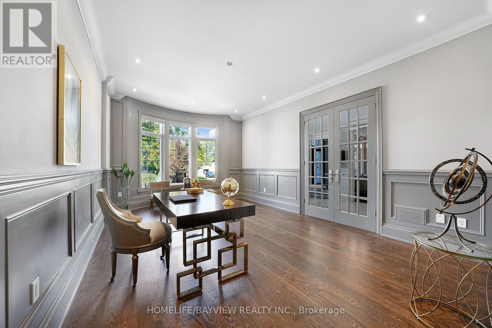 Photo 6 of 111 Hillview Road, Aurora ON