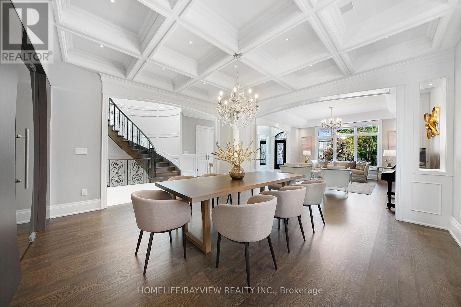 Photo 9 of 111 Hillview Road, Aurora ON