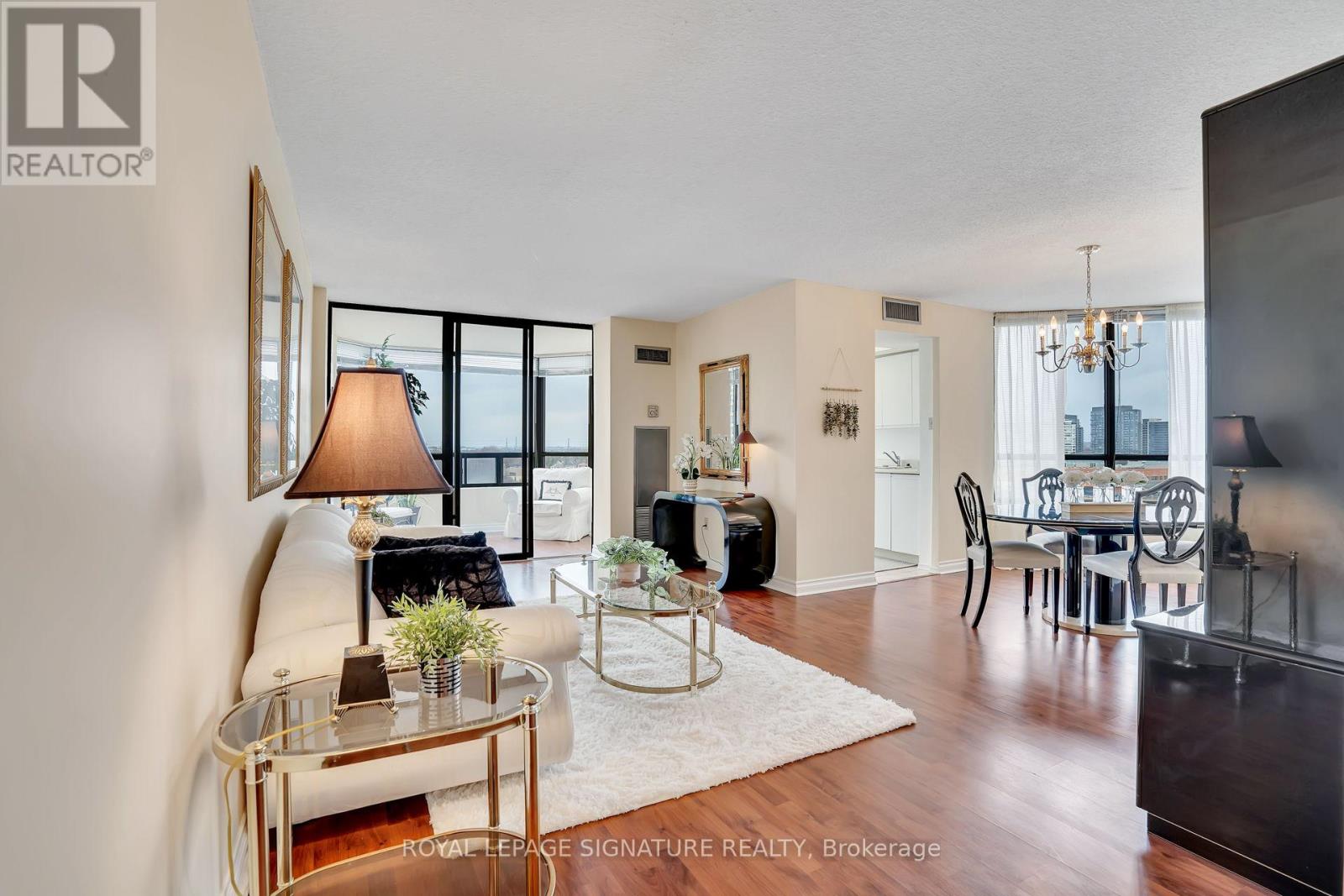 Photo 1 of 903 7440 Bathurst Street, Vaughan ON