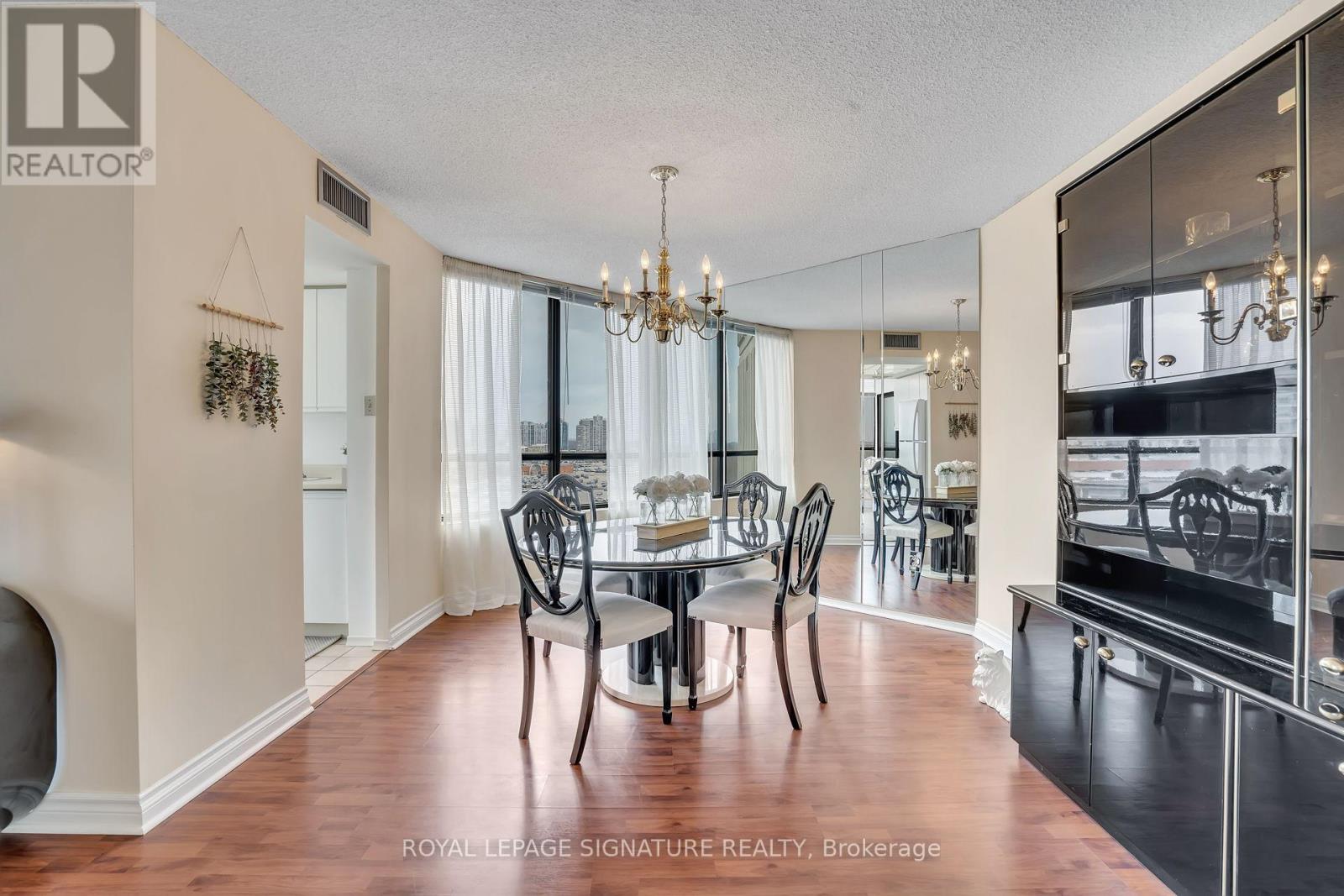 Photo 11 of 903 7440 Bathurst Street, Vaughan ON