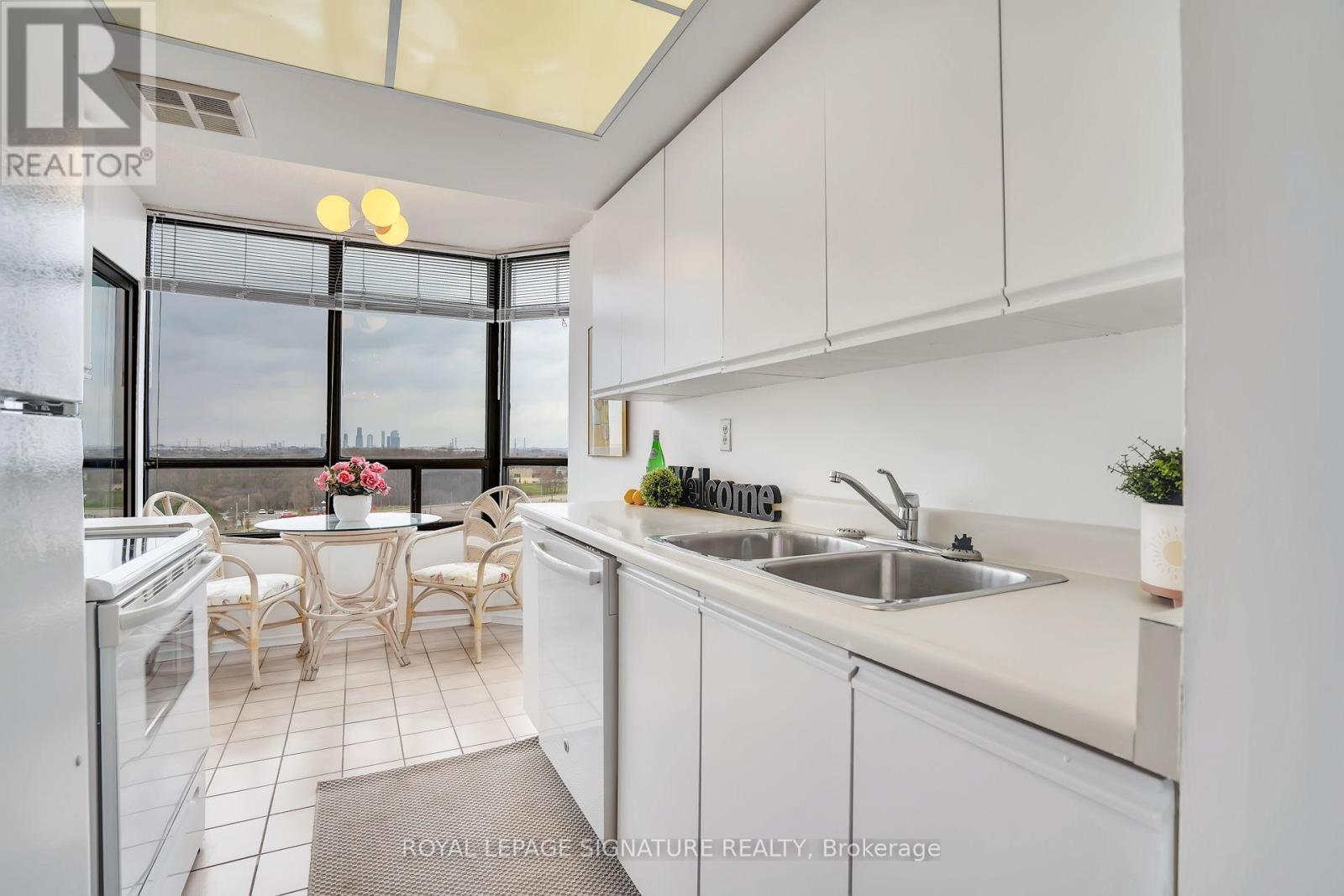Photo 14 of 903 7440 Bathurst Street, Vaughan ON