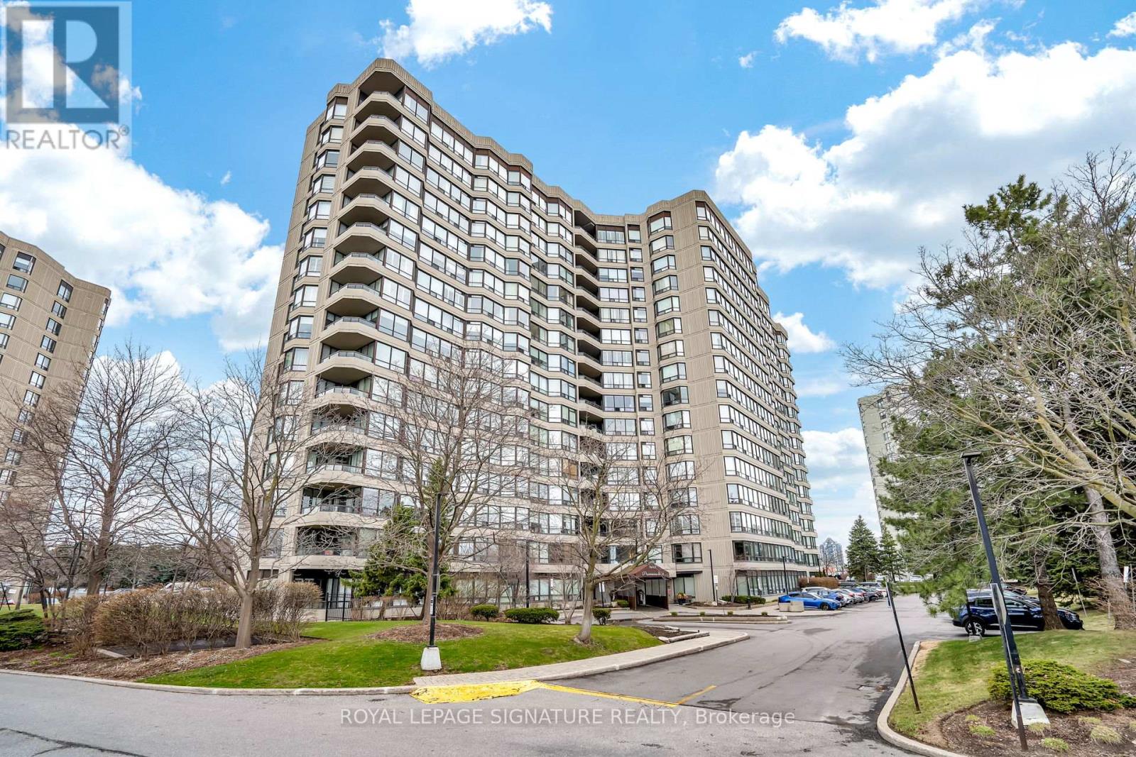 Photo 2 of 903 7440 Bathurst Street, Vaughan ON