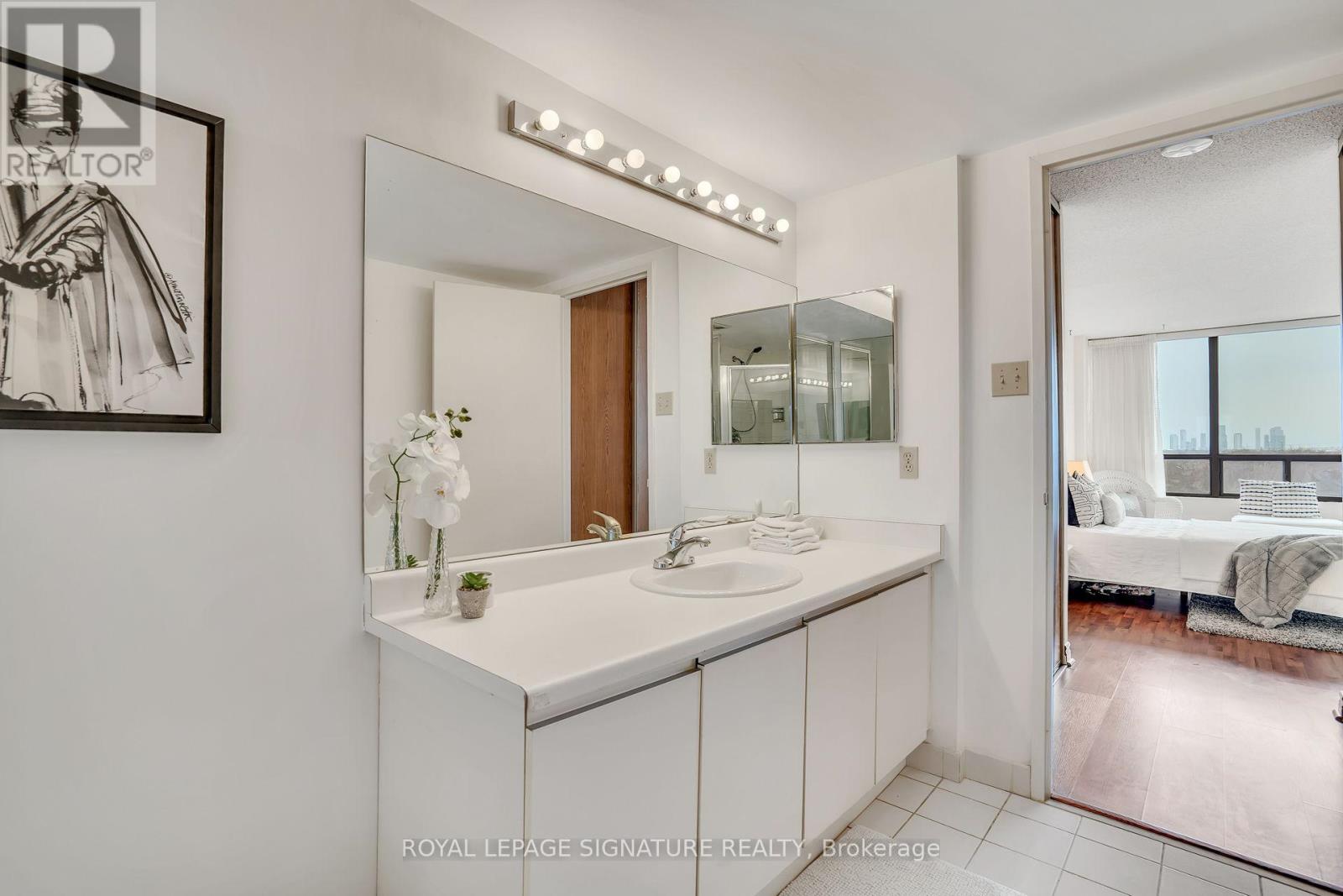 Photo 25 of 903 7440 Bathurst Street, Vaughan ON