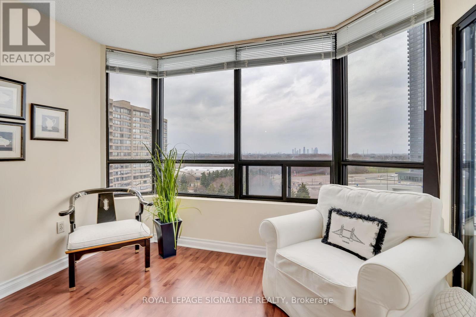Photo 9 of 903 7440 Bathurst Street, Vaughan ON