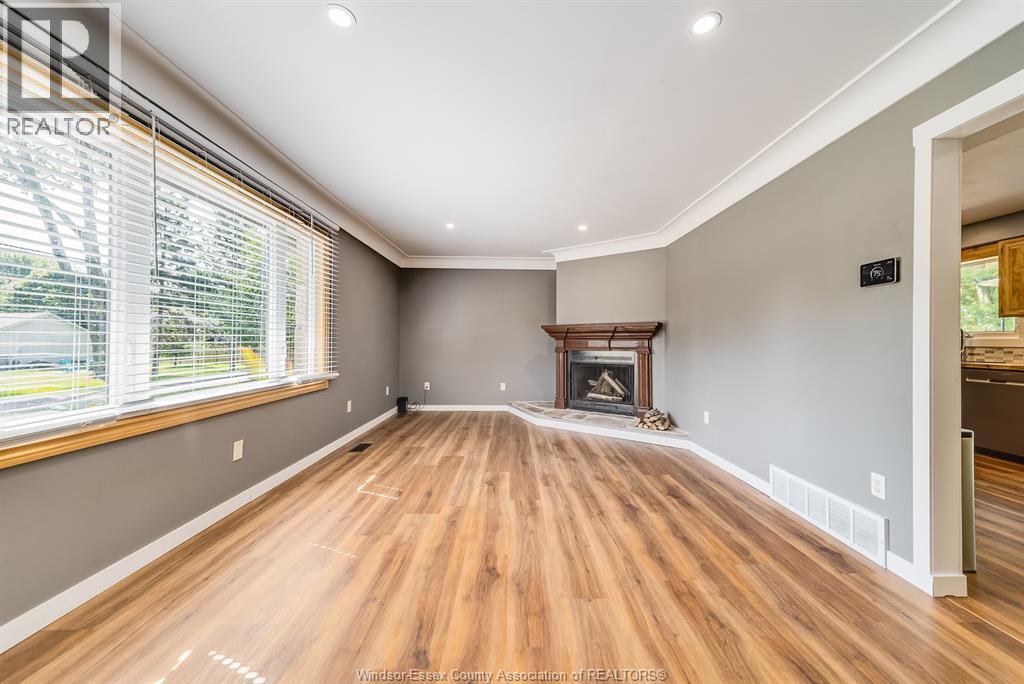 Photo 9 of 123 Dahinda Drive, Harrow ON