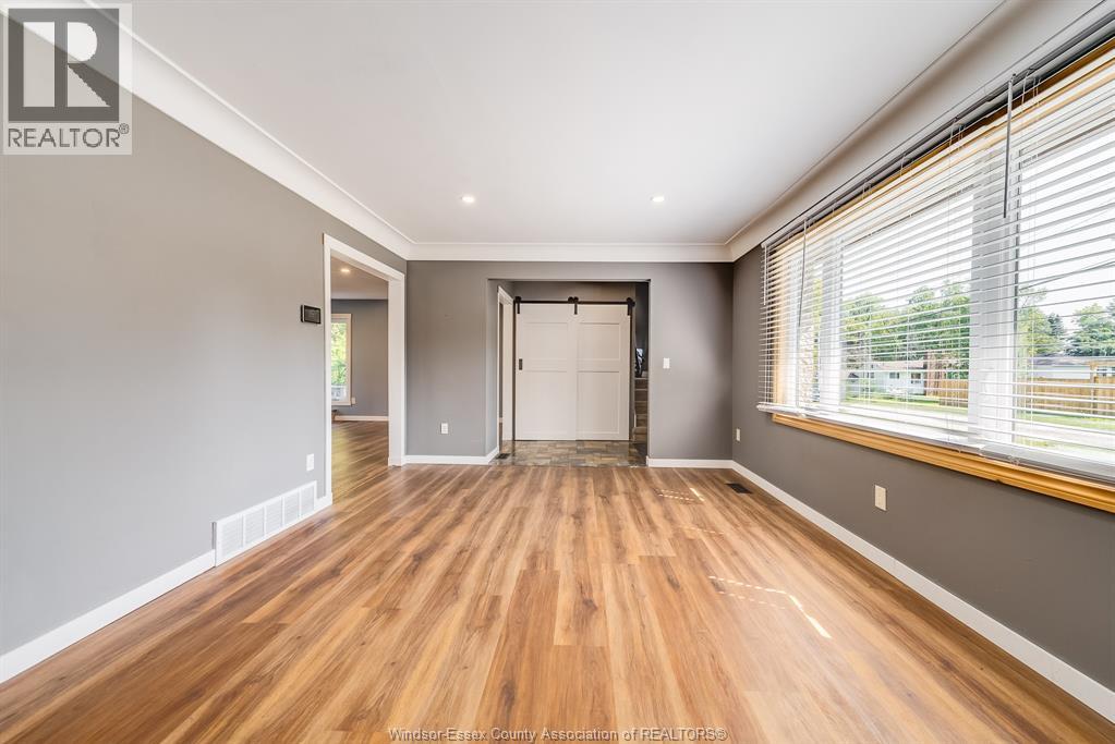 Photo 11 of 123 Dahinda Drive, Harrow ON