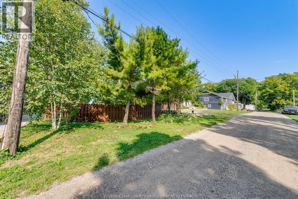 Photo 40 of 123 Dahinda Drive, Harrow ON