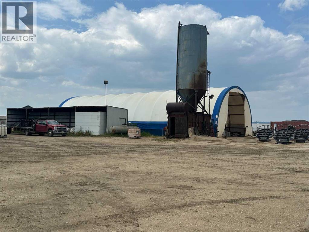 Photo 2 of 10350 144 Avenue, Clairmont AB