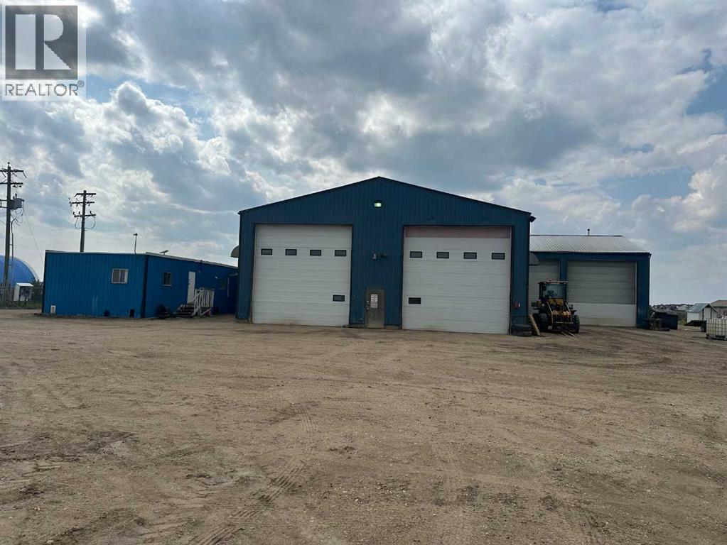 Photo 3 of 10350 144 Avenue, Clairmont AB
