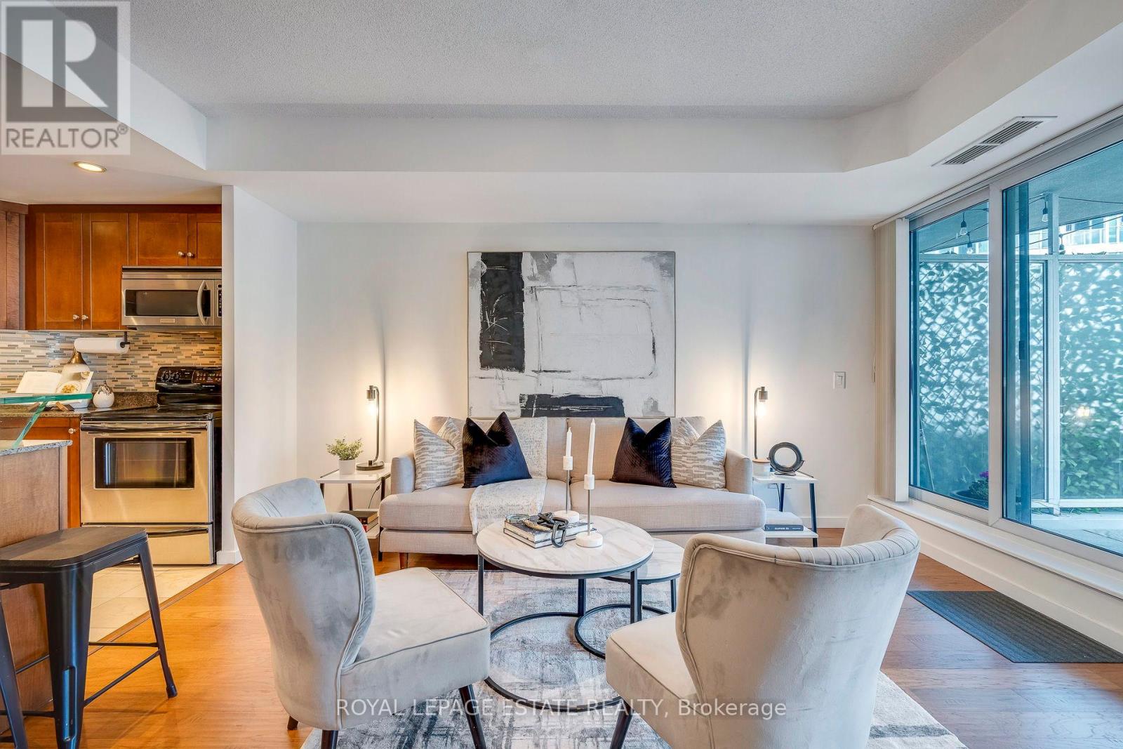 Photo 1 of 402 218 Queens Quay W, Toronto ON