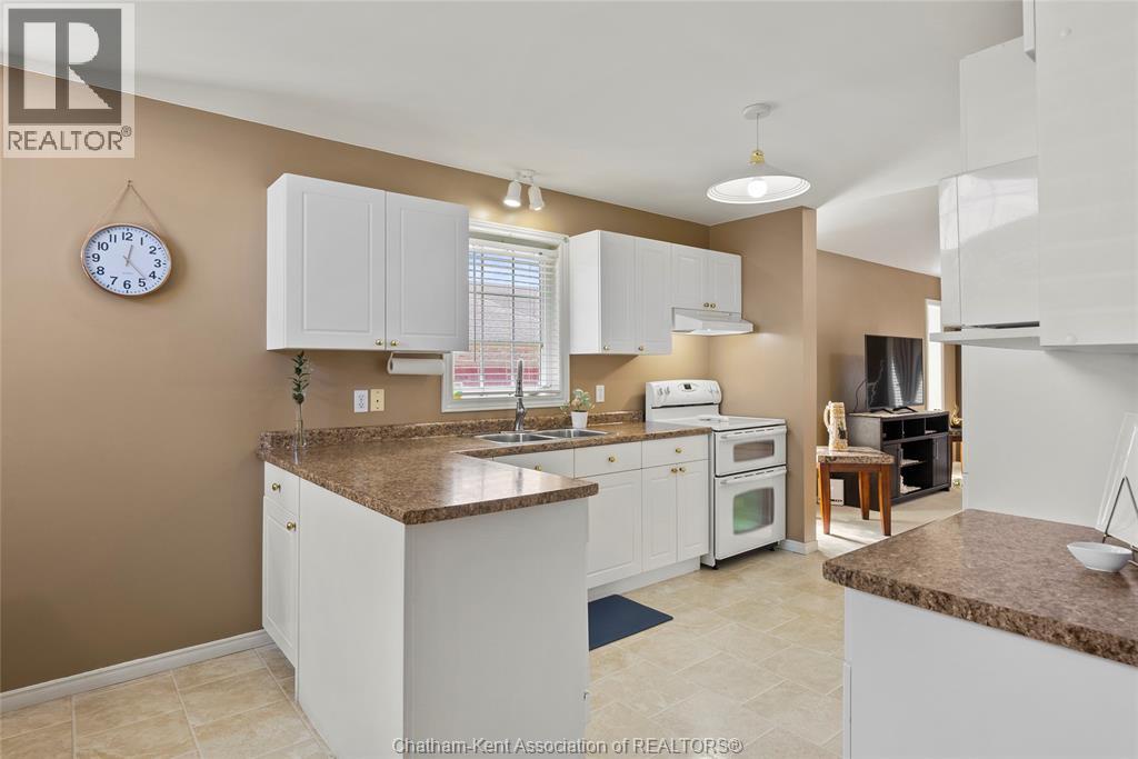 Photo 24 of 154 Semenyn Avenue Unit 24, Chatham ON