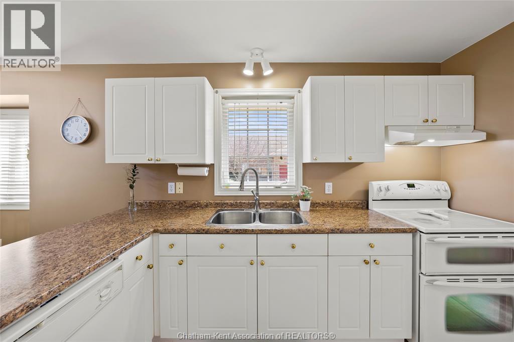 Photo 38 of 154 Semenyn Avenue Unit 24, Chatham ON