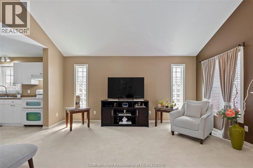 Photo 9 of 154 Semenyn Avenue Unit 24, Chatham ON