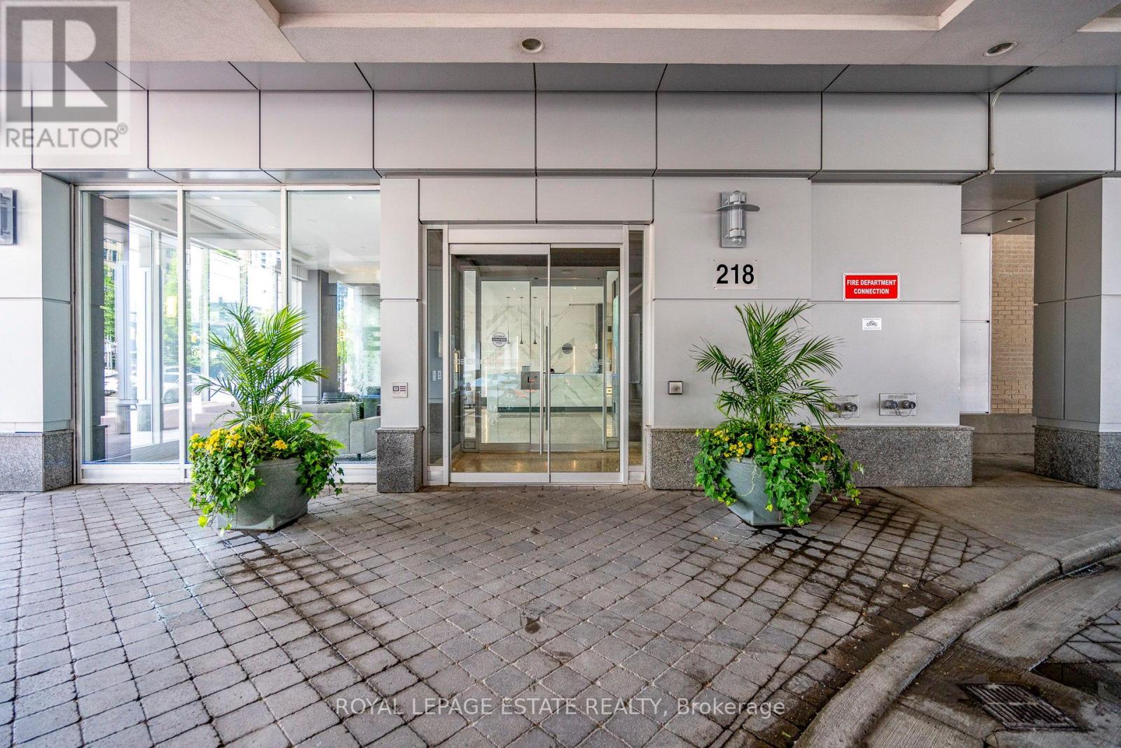 Photo 4 of 402 218 Queens Quay W, Toronto ON