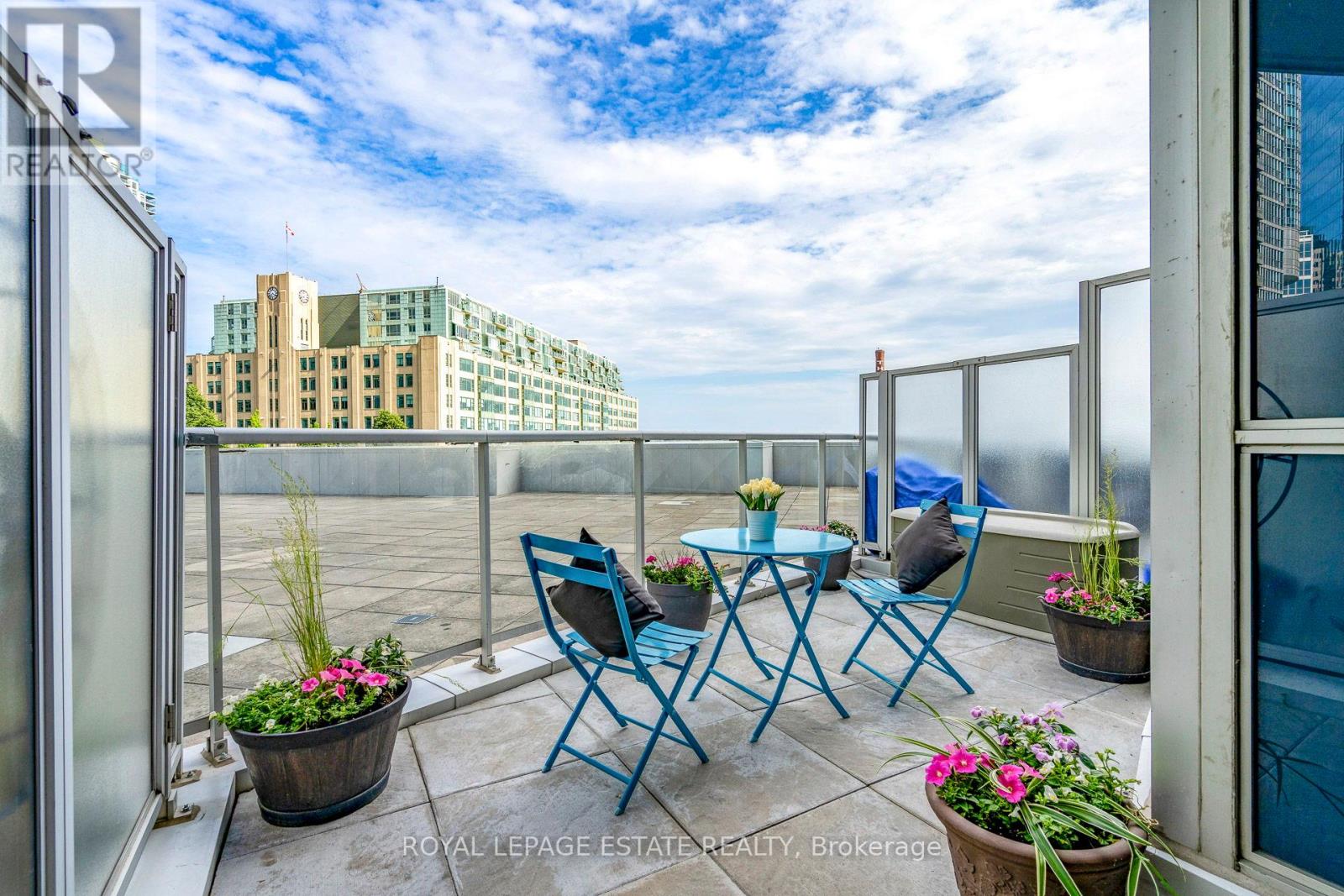 Photo 2 of 402 218 Queens Quay W, Toronto ON