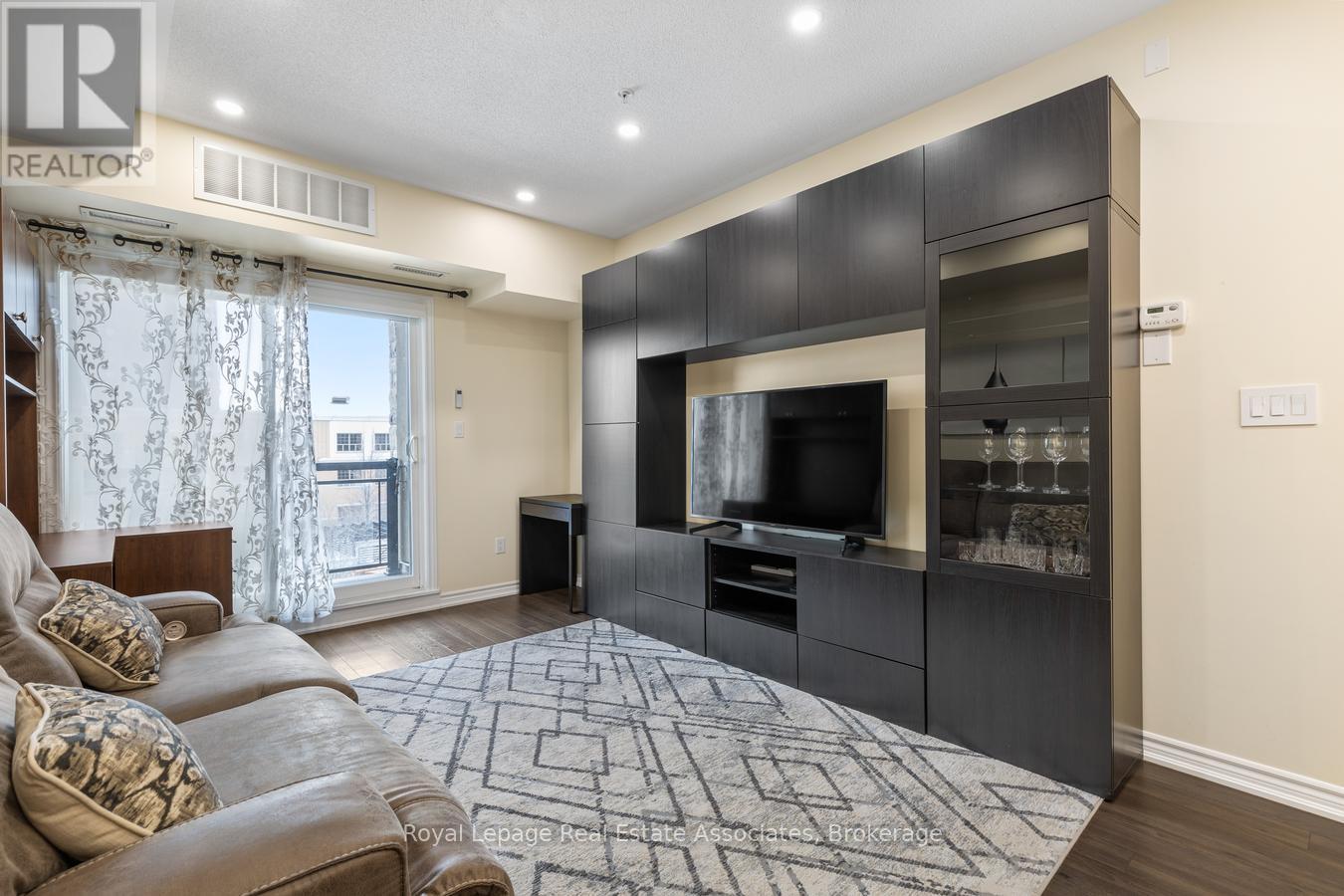Photo 13 of 325 570 Lolita Gardens, Mississauga ON