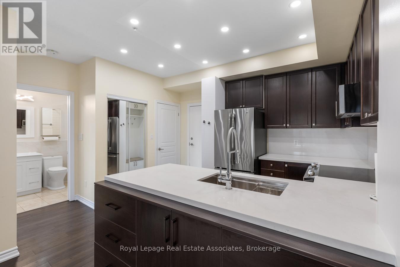 Photo 14 of 325 570 Lolita Gardens, Mississauga ON