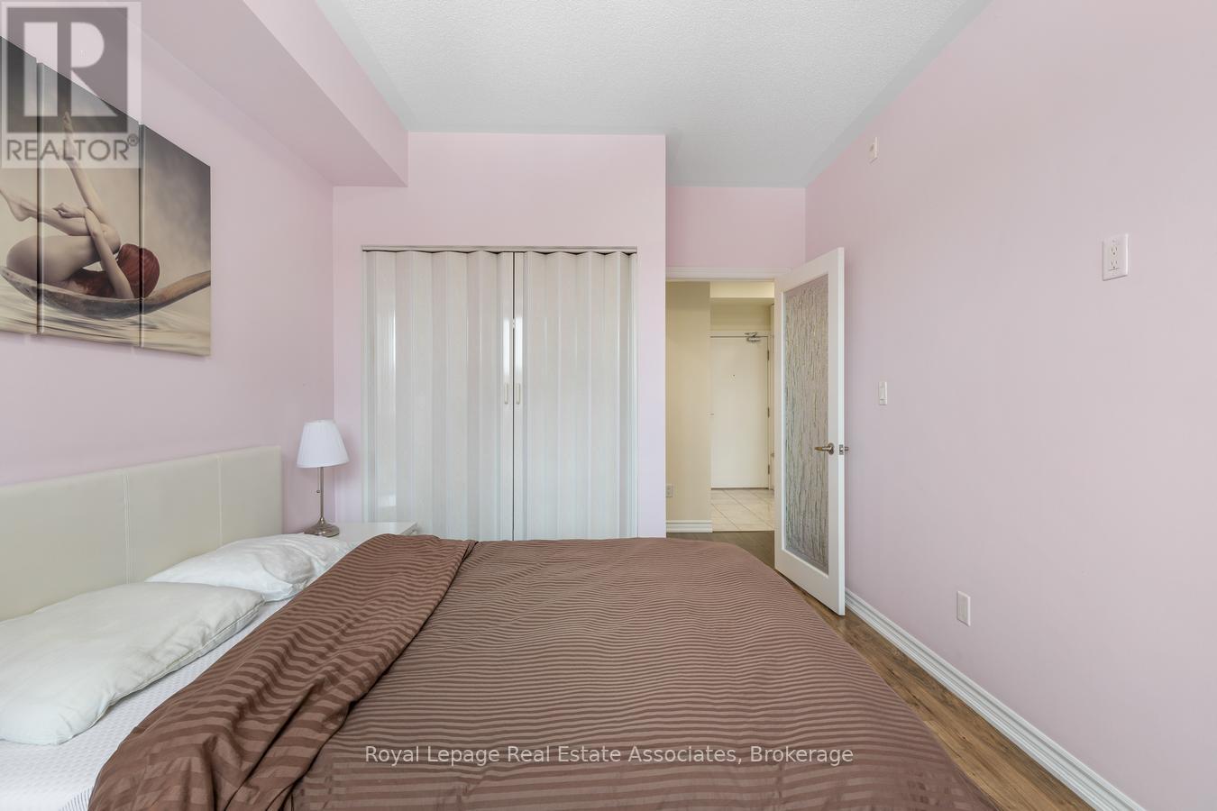 Photo 17 of 325 570 Lolita Gardens, Mississauga ON