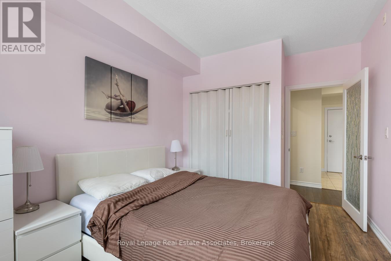 Photo 18 of 325 570 Lolita Gardens, Mississauga ON