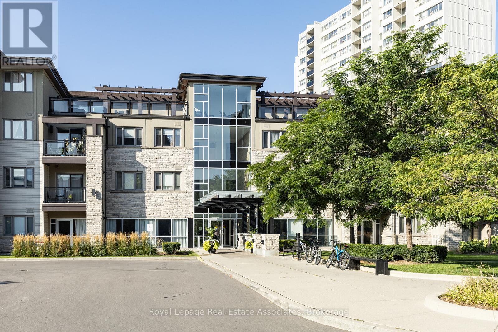Photo 2 of 325 570 Lolita Gardens, Mississauga ON
