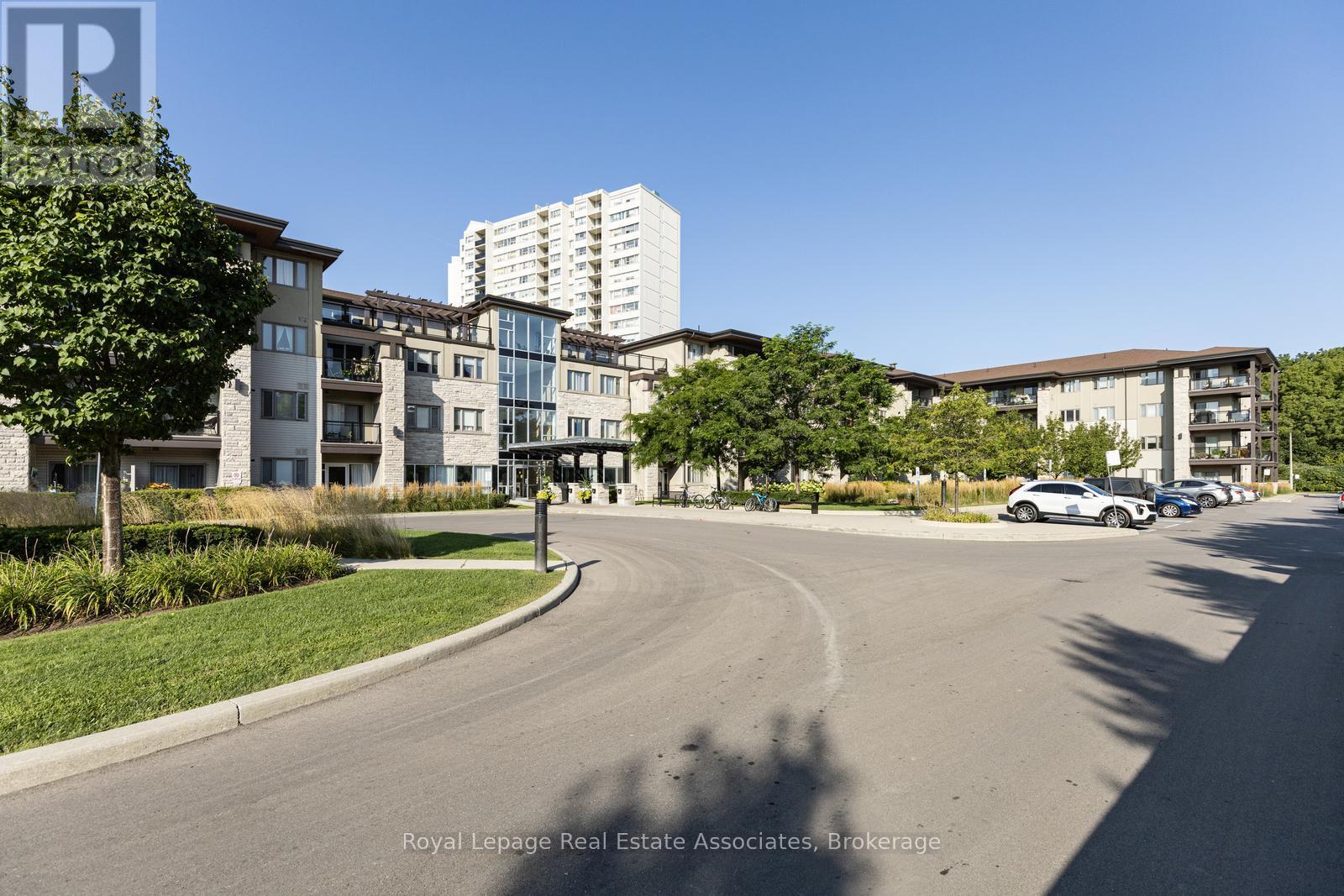 Photo 23 of 325 570 Lolita Gardens, Mississauga ON