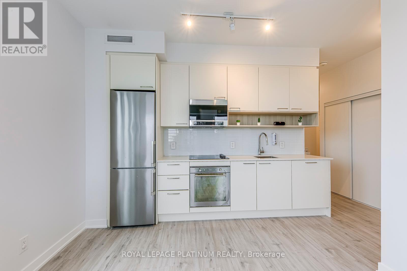 Photo 17 of 216 3005 Pine Glen Road, Oakville ON