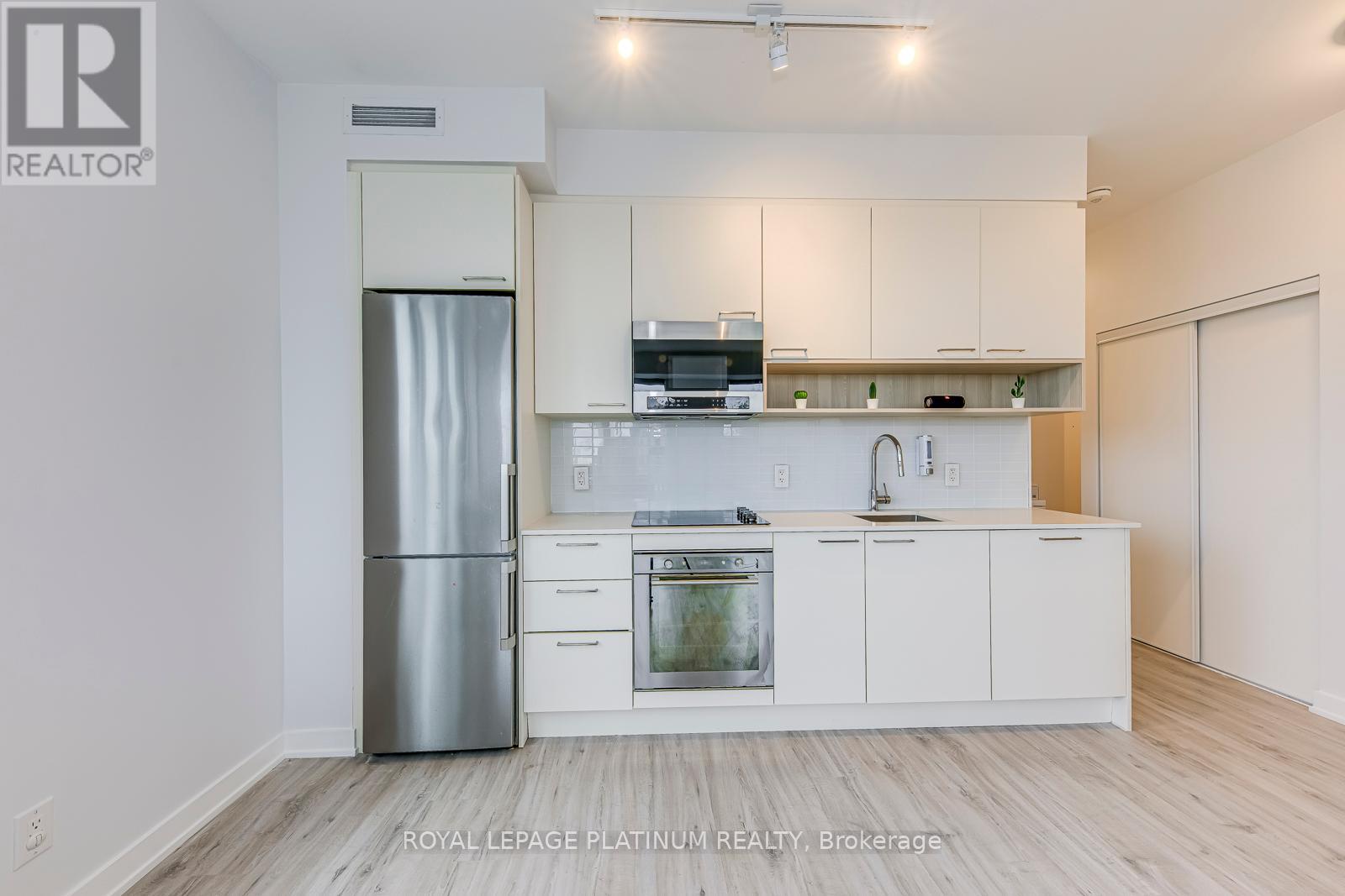 Photo 18 of 216 3005 Pine Glen Road, Oakville ON