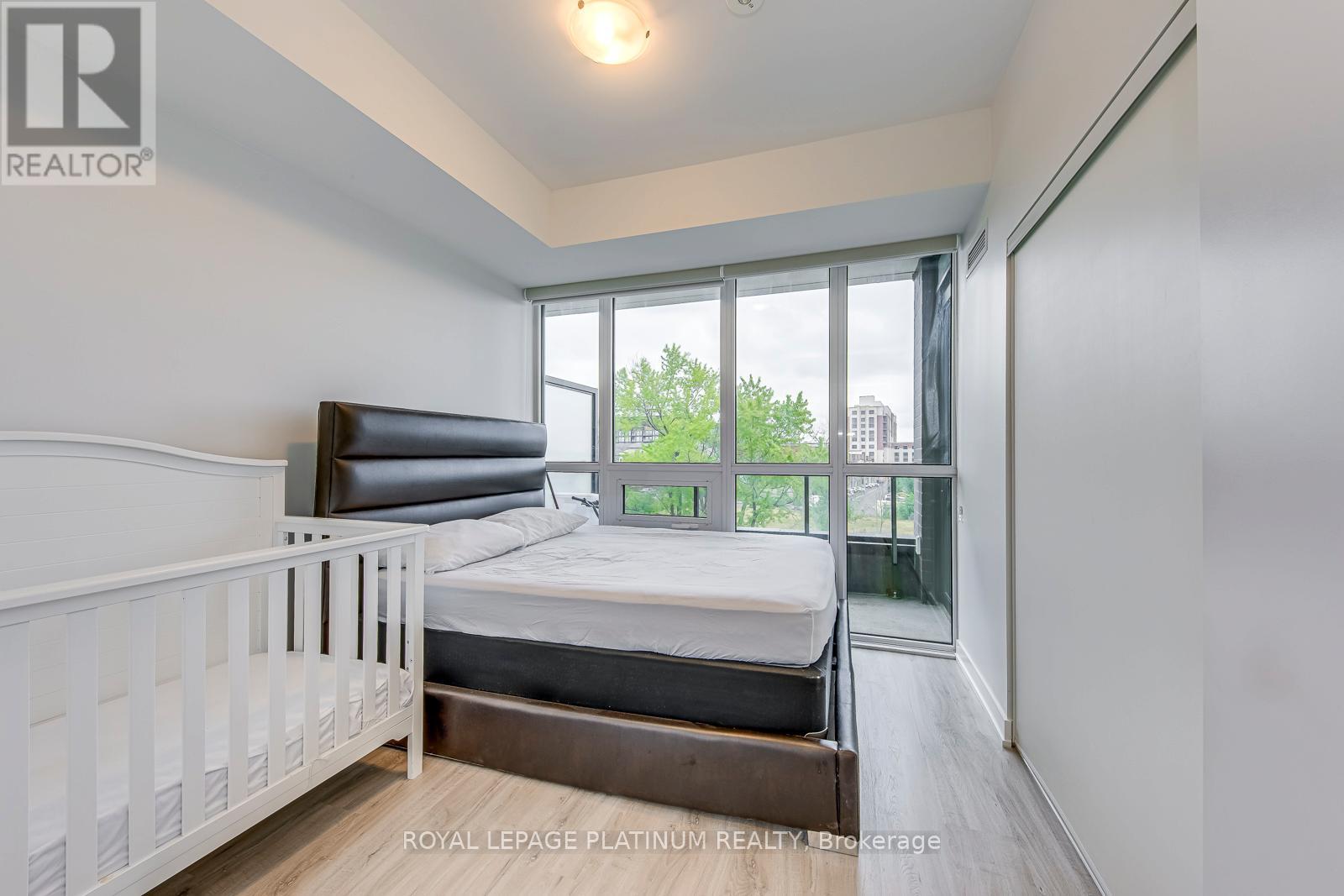 Photo 29 of 216 3005 Pine Glen Road, Oakville ON