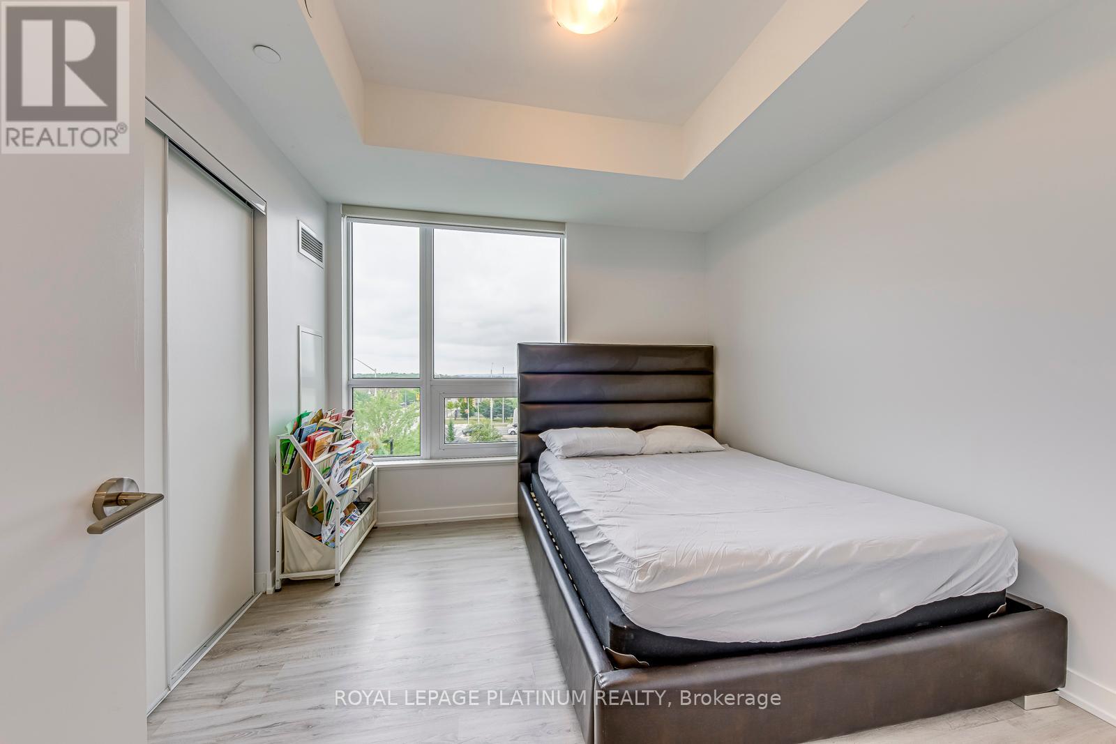 Photo 33 of 216 3005 Pine Glen Road, Oakville ON